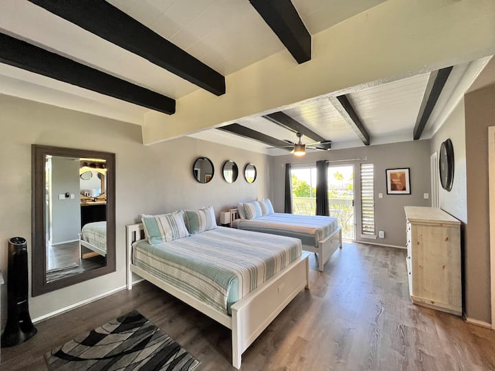 Ulu në lanai për një pamje panoramike të oqeanit dhe tingujt mahnitës të ujëvarës së Westinit.