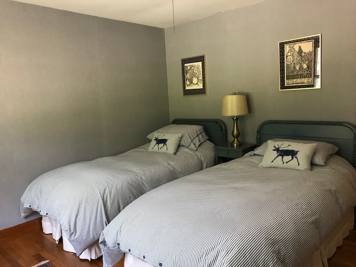 ห้องนอนชั้นบนห้องที่สอง 