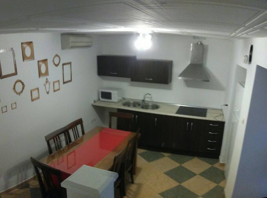 Cocina y comedor compartidos