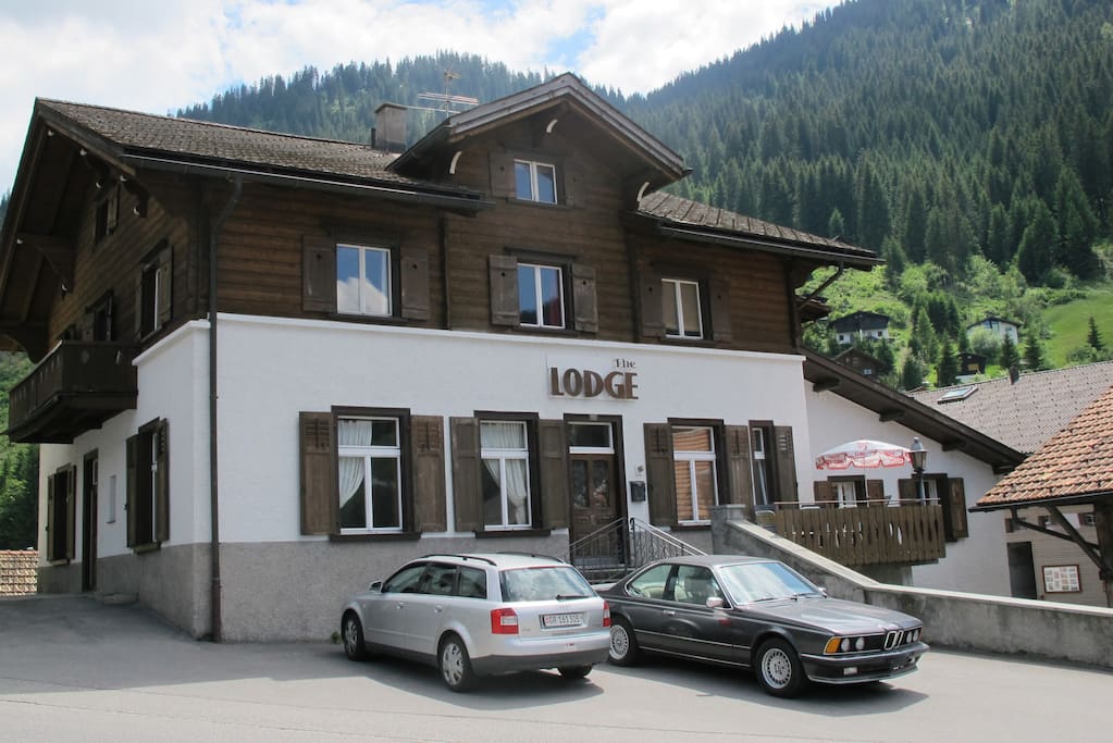 Alpine Summer Chalet, walk to lifts & pool