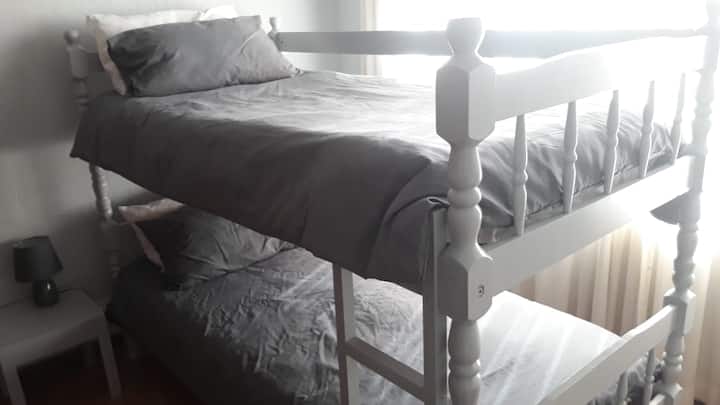 Собата 3 е опремена со кревети на спрат и има доволно простор во шкафот 