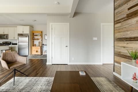 Top Airbnb: Sunny Apt with Garden Patio One Mile to SoCo and Downtown in Riverside