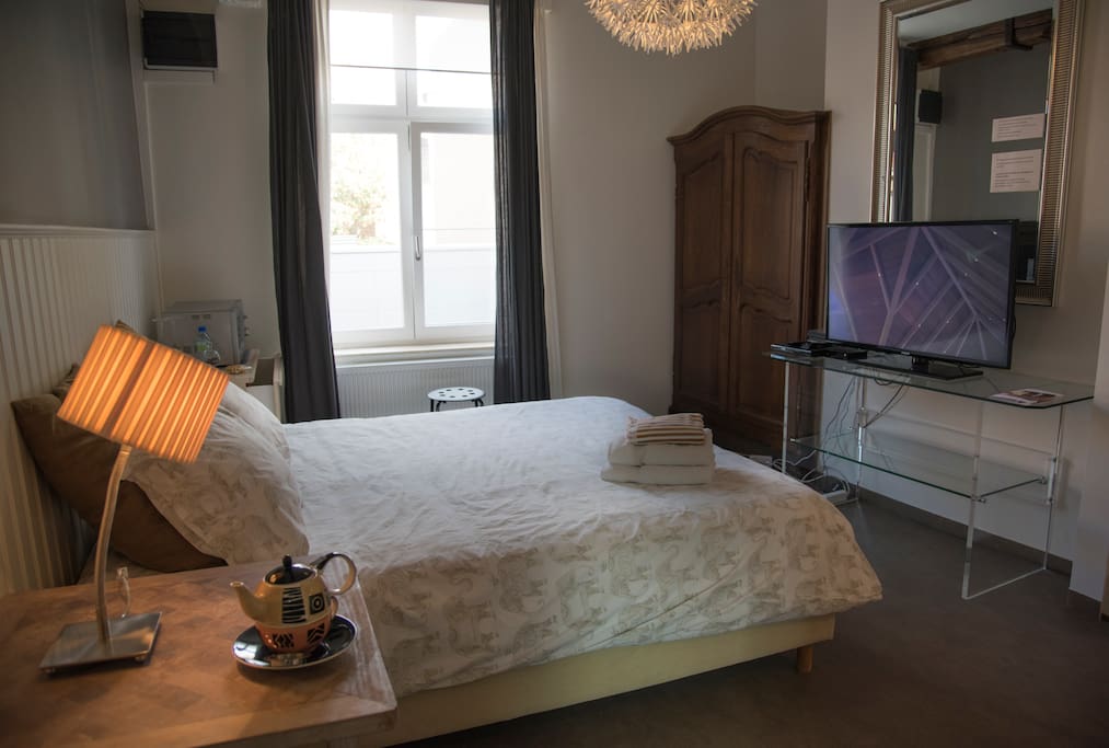 double bed , private en suite bathroom