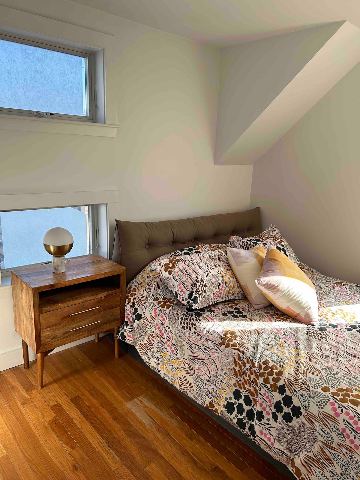 ห้องนอนใหญ่ (เตียงที่อบอุ่นมาก!)