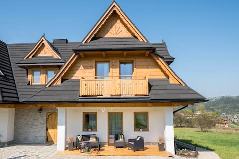 Popular Airbnb listing: Rozeta Regional Cottage 2- Mountain view,Zakopane in Gmina Poronin