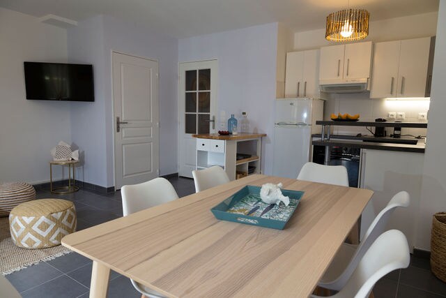 Anuncio de Airbnb popular: Nasturtiums en Benerville Sur Mer