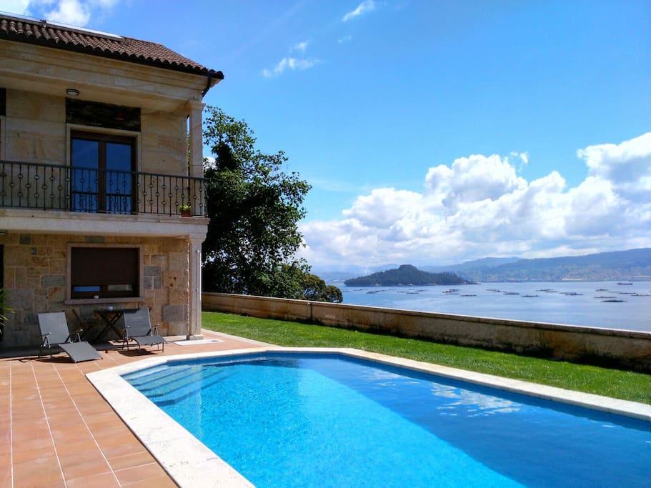 Piscina y jardín