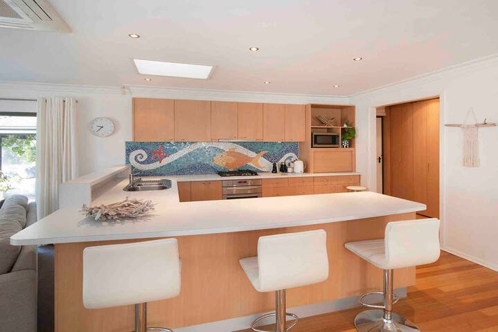 Busselton. Kshells beach at your door step. gallery image 5