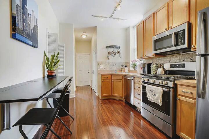 Pets OK | Walk Score 95 | Desk | 1,750ft² |W/D gallery image 3