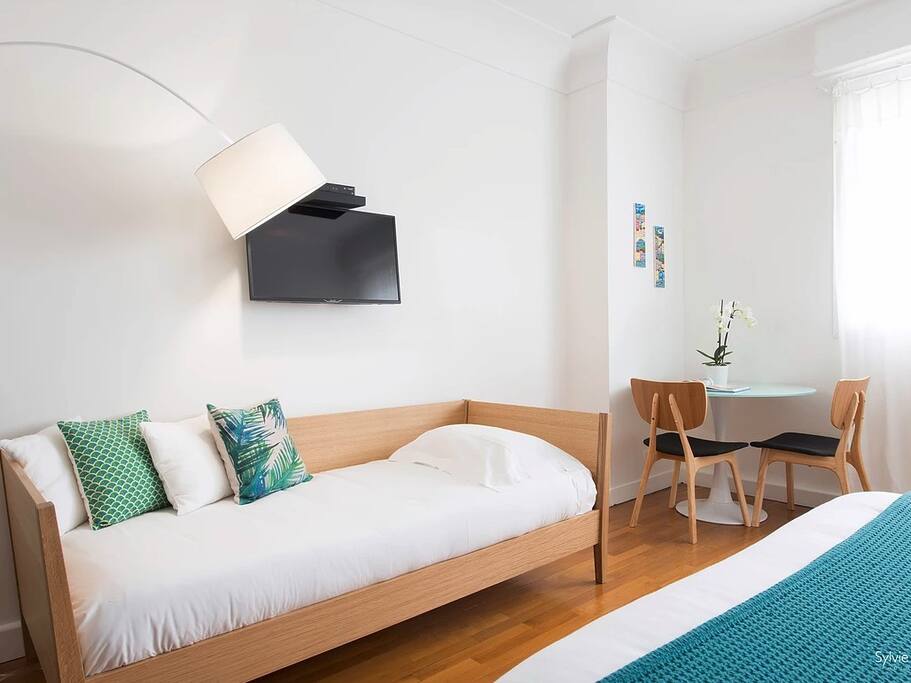 Guest room