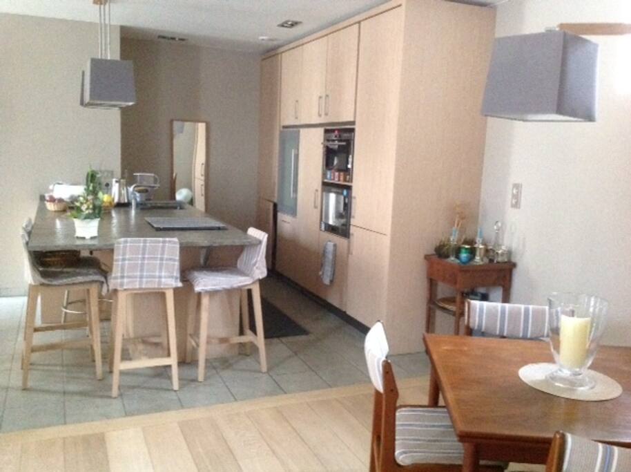 open kitchen fully equipped....
