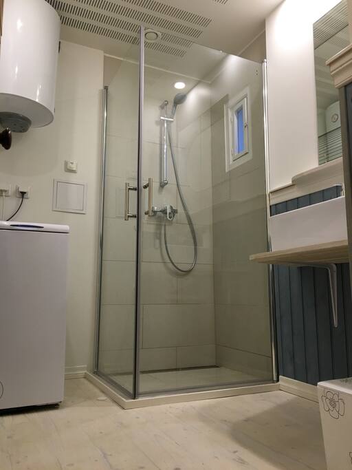 Bathroom with washing machine