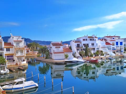 T2 neuf, avec vélos, plage à pied, central