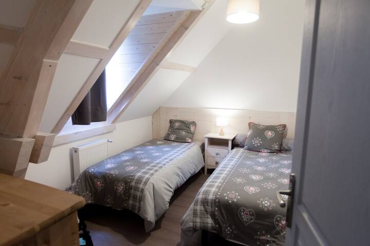 Chambre 2: 2lits jumelables 90/200