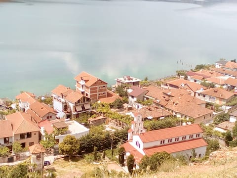 Popular Airbnb listing: Lin Guest House near the lake in Bashkia Pogradec