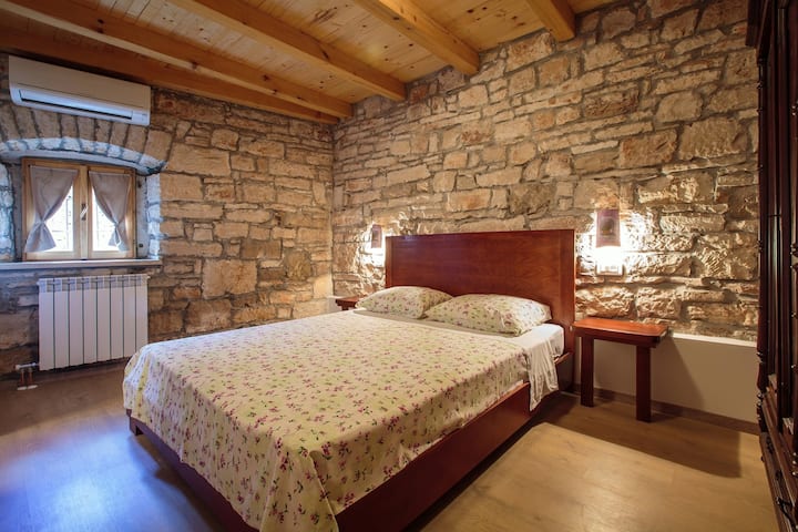 Villa Didova ใกล้ Tinjan