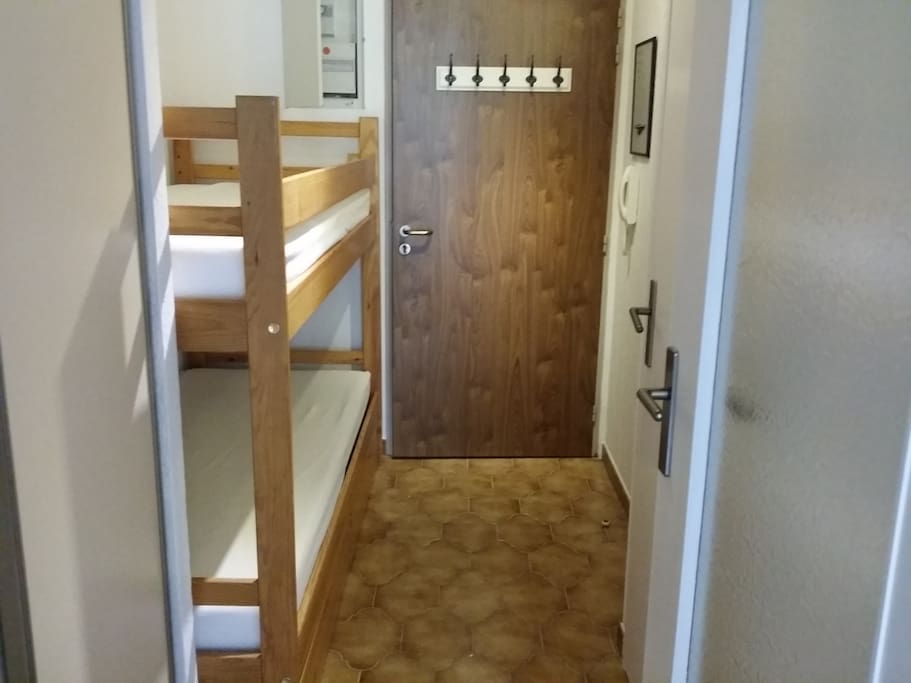 Petite chambre séparée avec 2 lits superposés