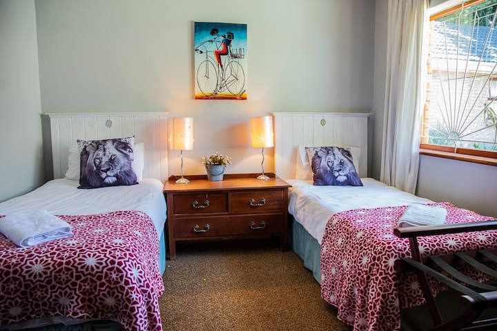 חדר שינה 3
2 מיטות יחיד