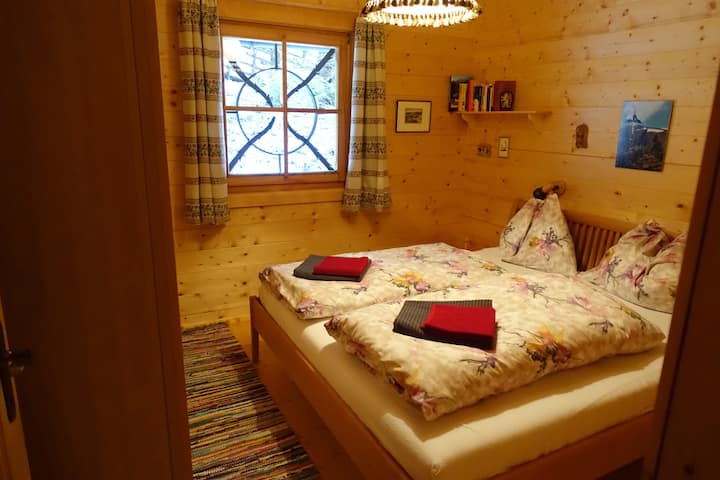 Schlafzimmer 1