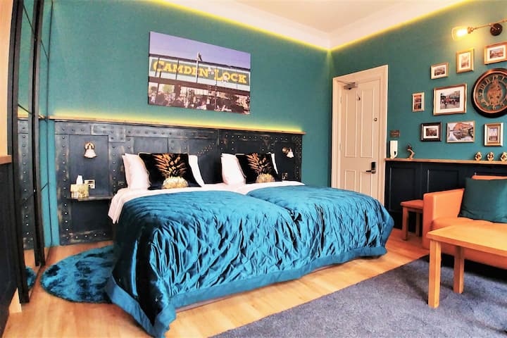 Twin single beds or one superking size. You decide....