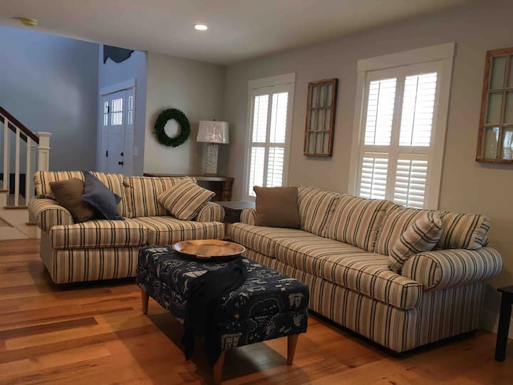 Beautiful New Home -Steps To Barlows Landing Beach - Cape Cod, MA