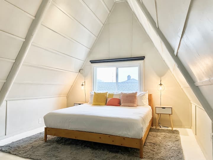 Bedroom/loft