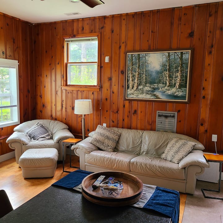 Perfect Location. Pet Friendly. Private Driveway - ノックスビル, TN