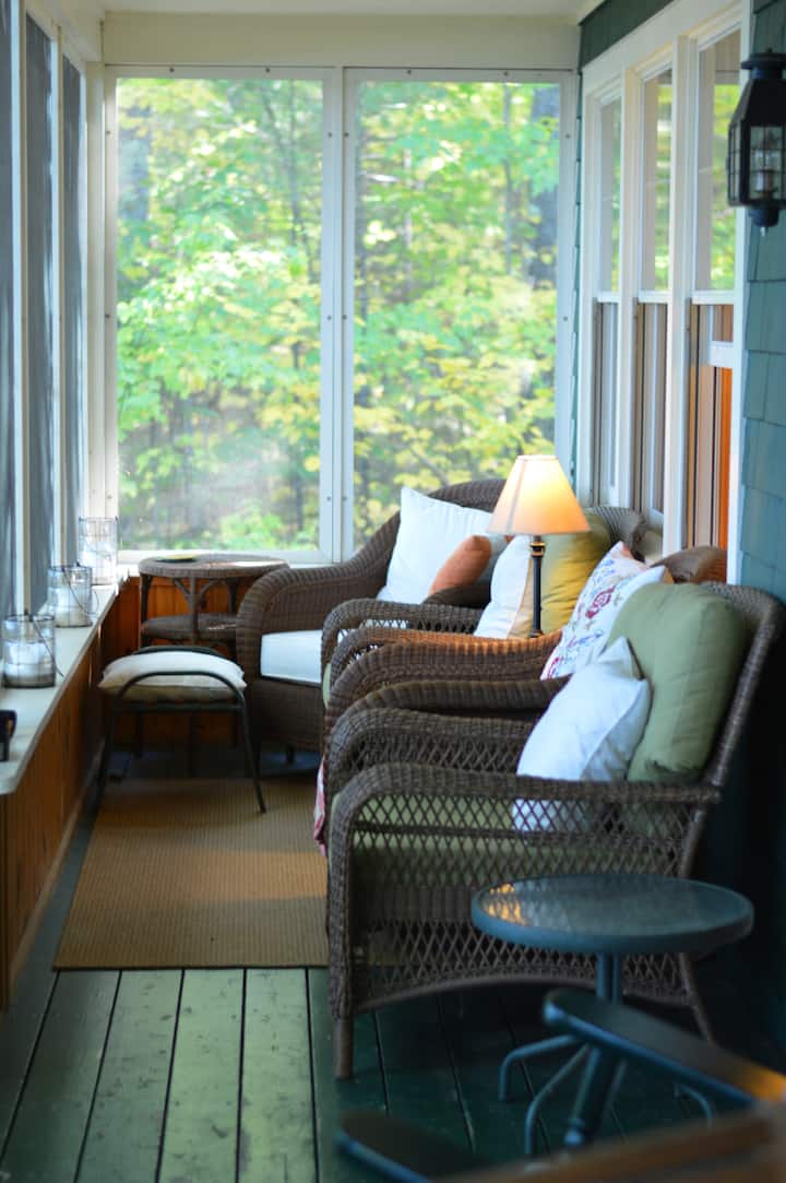 Idyllic Lakeside Cabin Cabins for Rent in Raymond, Maine, United States