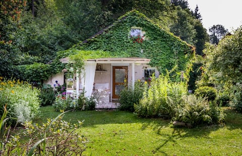 Picturesque cottage in Podkrkonoší, Stružinec