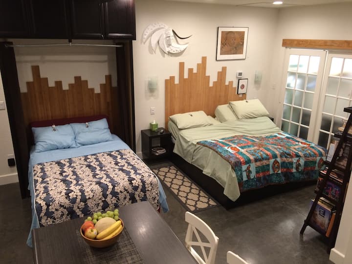 Pinecone Retreat & Gallery, Lower Town, Paducah Apartments for Rent