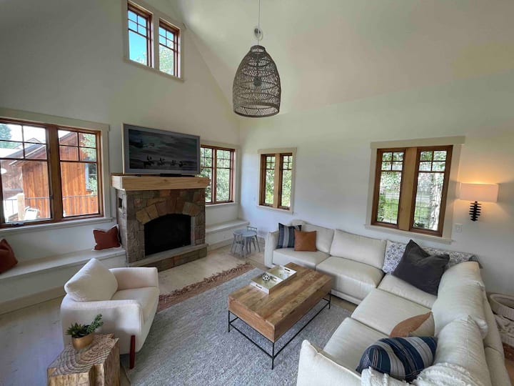 Prime In-town Location, 4 Bed/2 Bath + Hottub! - Crested Butte, CO