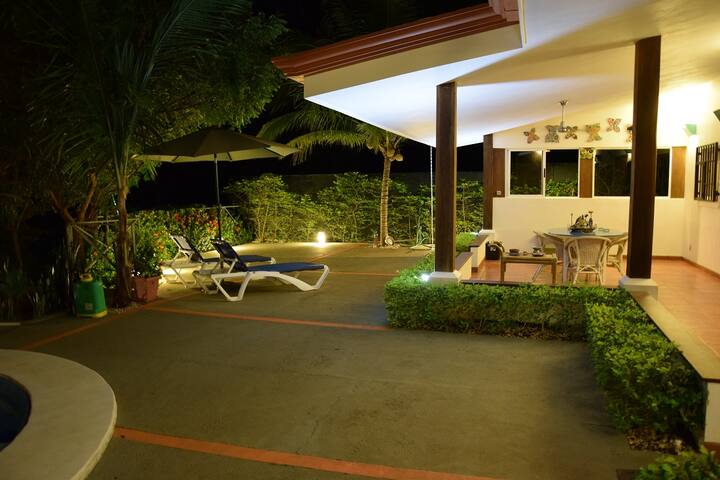 Private luxe villa with casita & pool in Isabella