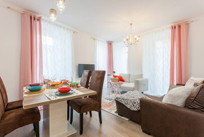 White Tiles in City Center gallery image 2