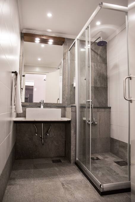Standard room bathroom