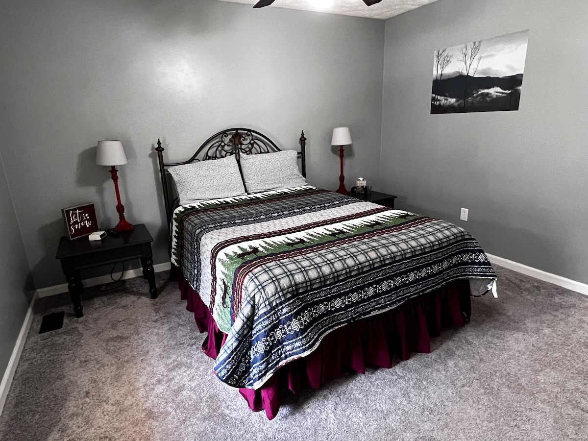 Downstairs master
Queen bed
Attached bath
Dedicated work space