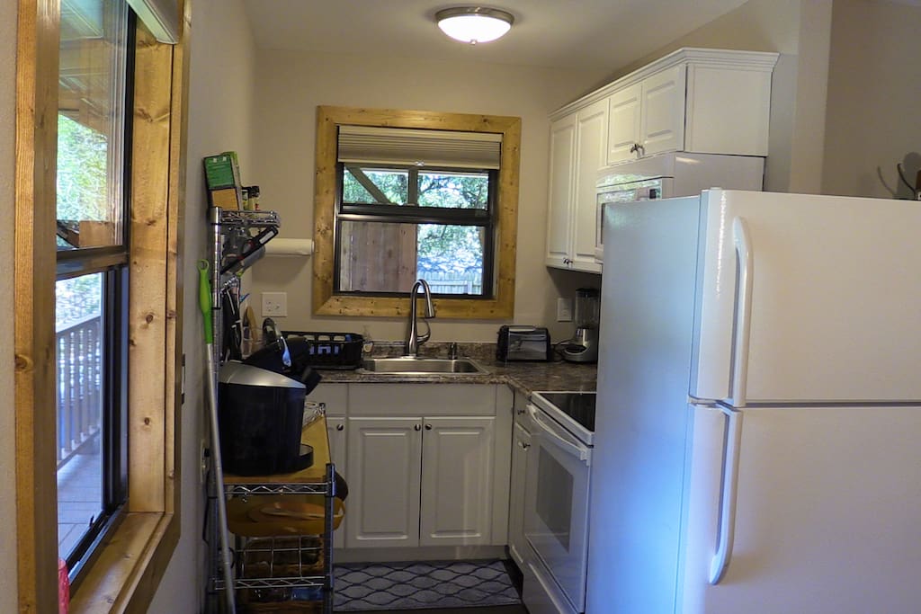 Kitchen with full size stove and refrigerator
