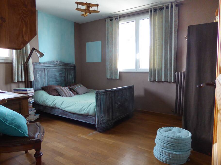 Chambre Turquoise sur l'arrière et le calme jardin