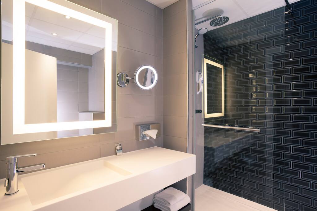 La salle de bain (douche à l'italienne) de la 514