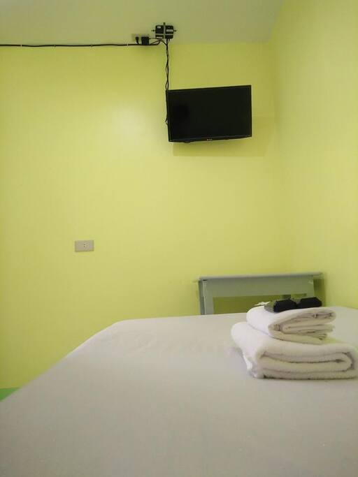 These rooms are ideal for short stays and can accommodate 1 or 2 guests. Just like our Comfort Rooms they enjoy the same decoration, in-room amenities and facilities.
Intimate, maybe a bit small, but yet comfortable, our Comfort Mini Rooms all have a bathroom with a walk-in shower or a bath/shower combination.