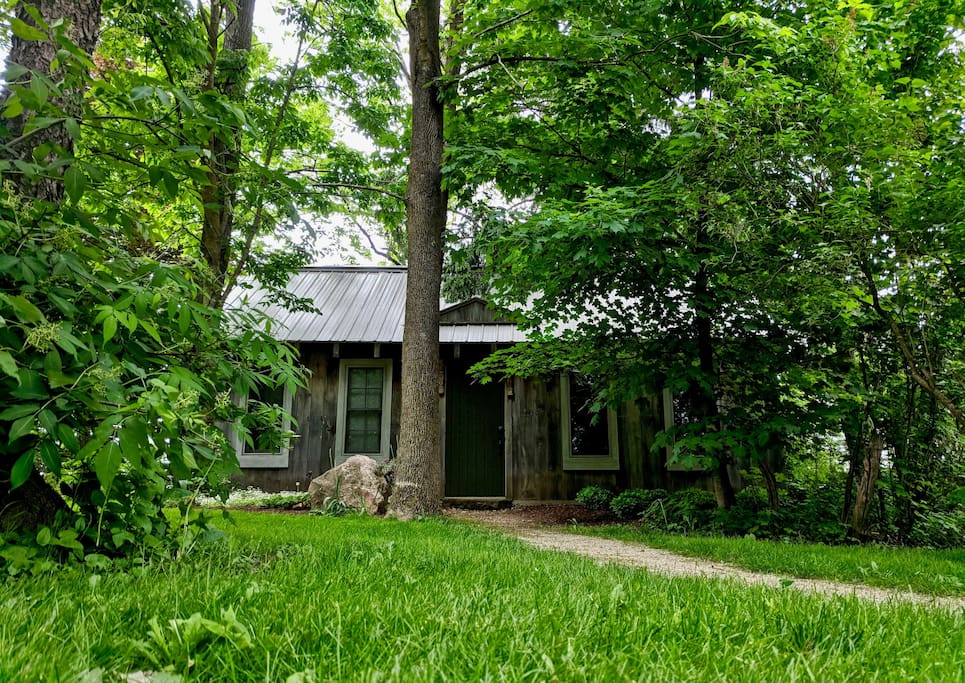 a rustic, little cabin just for you!