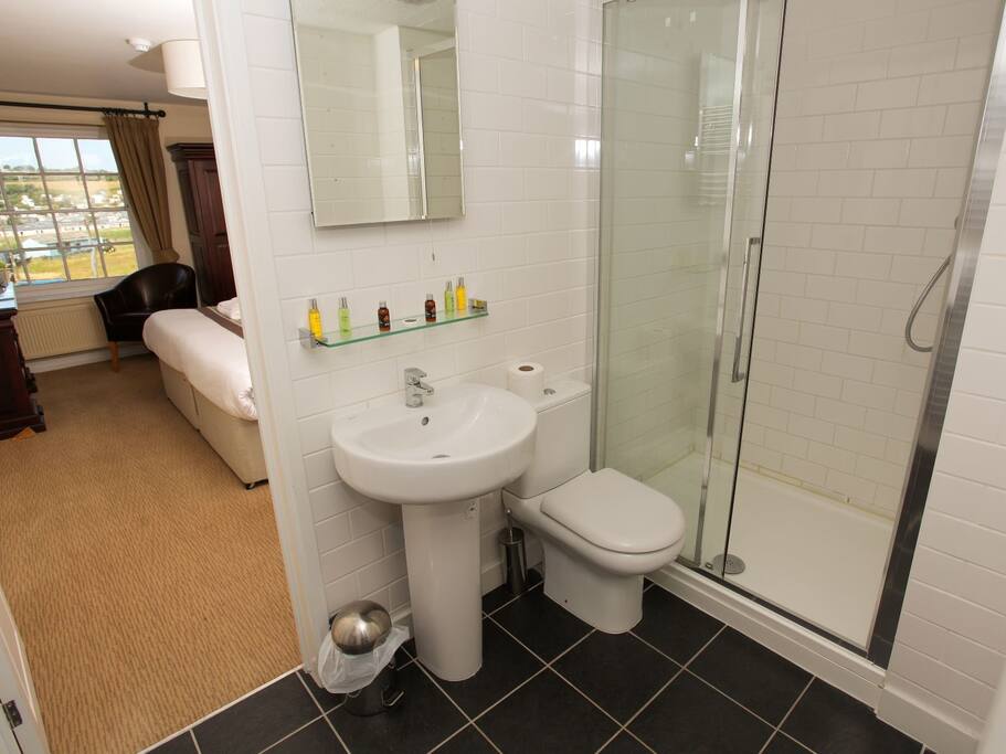 Room 3 & 3A bathroom