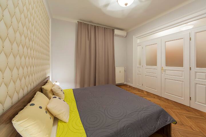 The Good King Wenceslas 2 bedrooms A/C Apartment gallery image 5