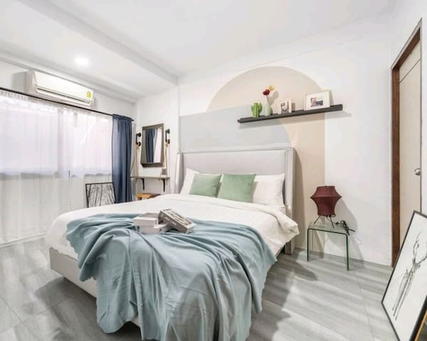 Spacious 4BR Family | Chatuchak Market | 12 sleeps gallery image 2