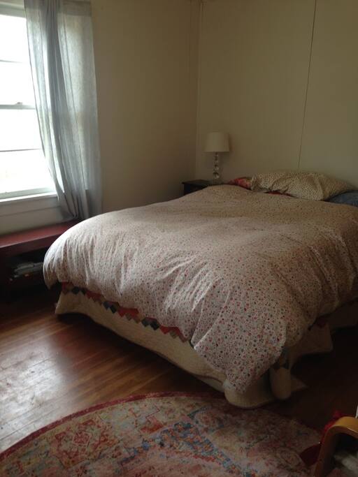 bedroom with queen bed