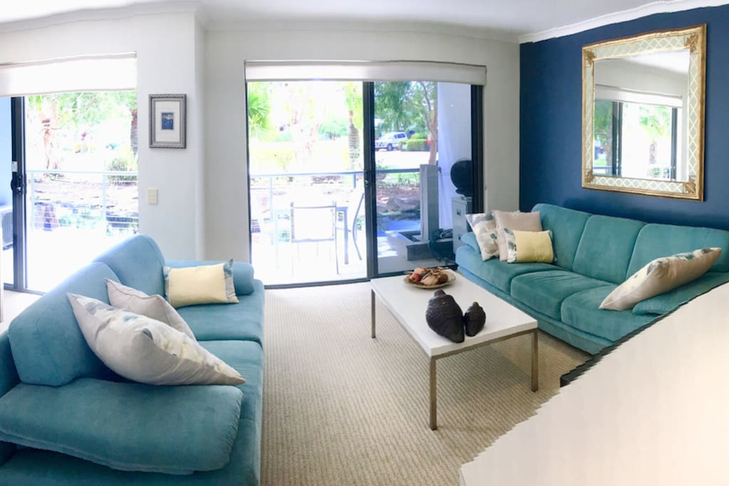 Open plan lounge & kitchen