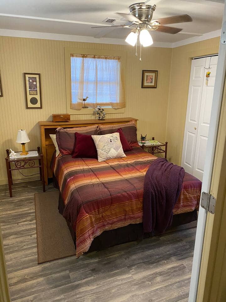 Full Bed w/Closet