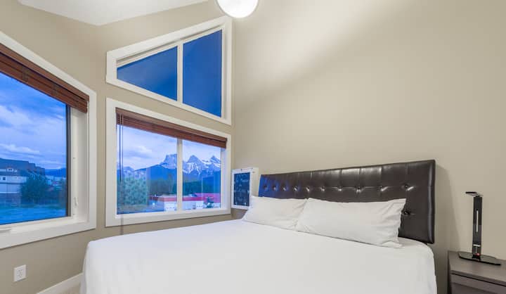 "موقع رائع وأسرّة مريحة في غرف نوم منفصلة ودش جيد وإطلالة جميلة من الشرفة. كان موقف السيارات تحت الأرض مكافأة."- بلير