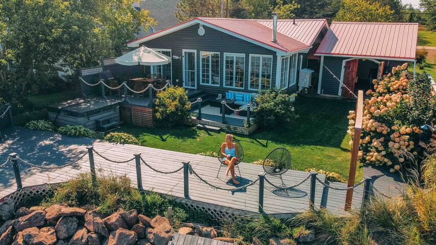 4 seasons waterfront cottage w hot tub & woodstove gallery image 4