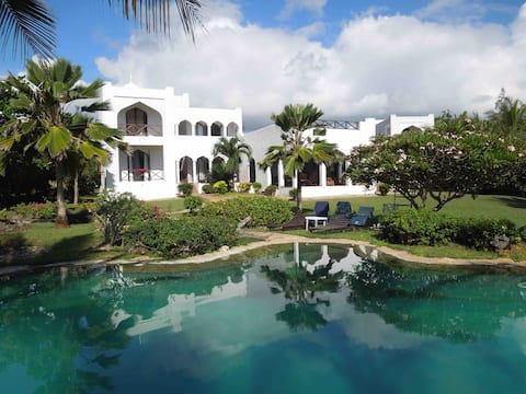 Vipingo beach front villa, with pool & cottage