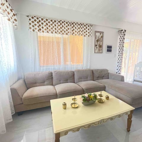 Casa Amorie Uptown • 4BR • Exclusive Subdivision